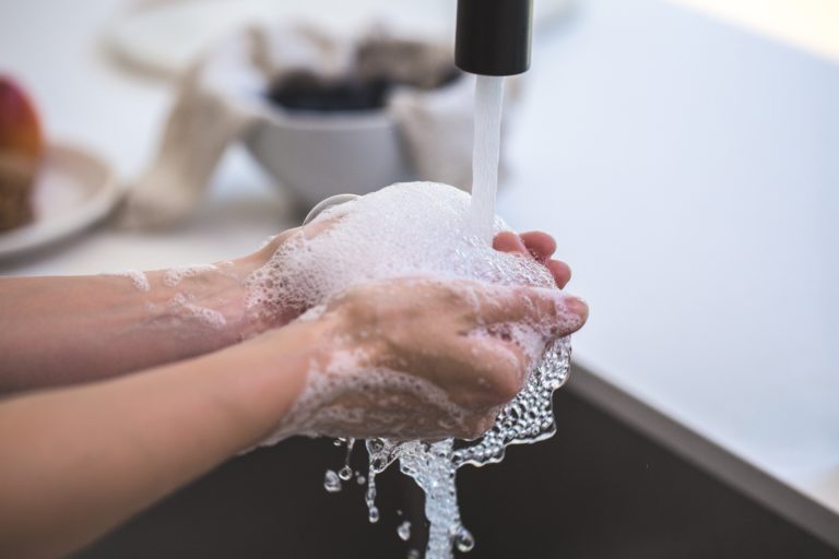 ヨーロッパの人は手を洗わない？コロナウイルス（COVID19）で気になる【手洗いと水の硬度】│RiyoBlog
